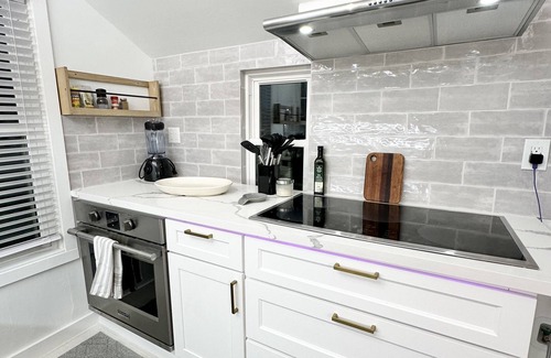 Washington Ave./ Memorial Park House | Cozy Quiet Home! PET FRIENDLY! Back to School 2025 Special!