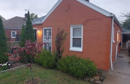 Kamm's Corners House | Cozy Ranch Bungalow in West Park - Clevelandn