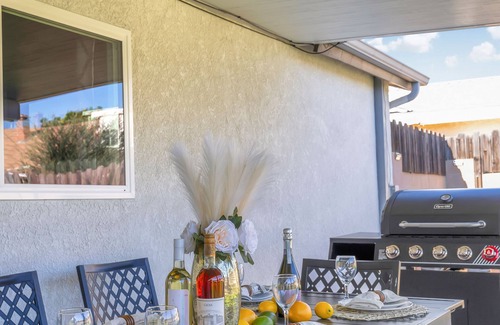 Garden Grove House | Cozy & Relaxing Getaway Home 5 mins to Disneyland