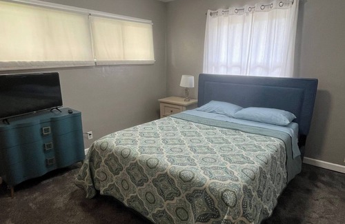 Cedar Rapids House | Cozy, Renovated 3bd/1ba House, Near Highway and Hospitals