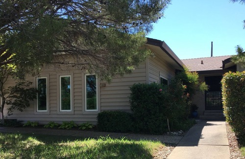 Carmichael Apartment | Cozy Renovated Studio with nice front-yard
