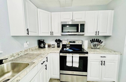 Crystal Lake House | Cozy Retreat, Close Beach, Pool, Table & Soccer