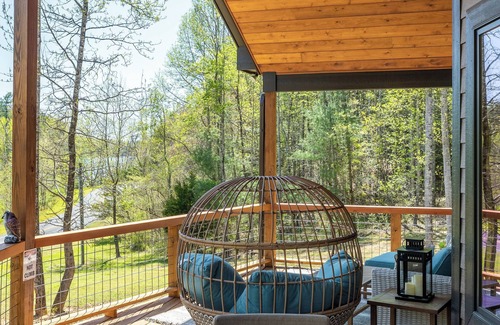 Nebo House | Cozy Retreat Close to Lake James!