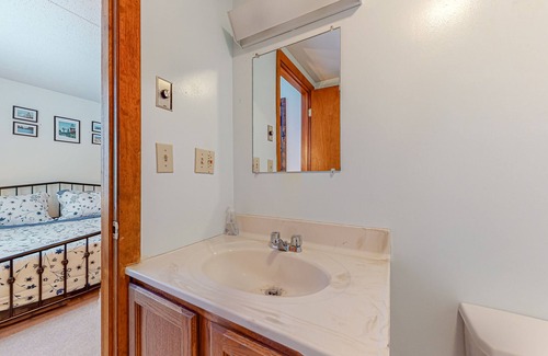 West Dover Hotel | Cozy retreat near slopes