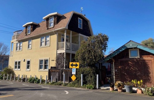 Paradise Park Apartment | Cozy Retreat: Separate entrance & private Bath