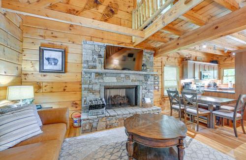 The Mountain Club House | Cozy Retreat with Deck and Sapphire Resort Access!