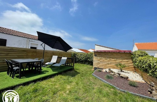 Beauvoir-sur-Mer Cottage | Cozy Retreat with Spa, A/C, and Enclosed Garden Near Noirmoutier