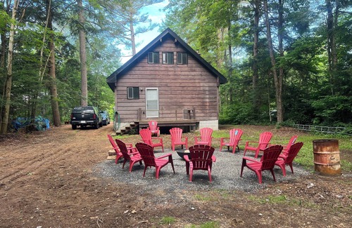 Bracebridge Cabin | Cozy River Side Cabin