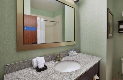 South Bend Hotel | Cozy Room w/Comfy Beds, Pool Access and Complimentary Hot Breakfast - Parking