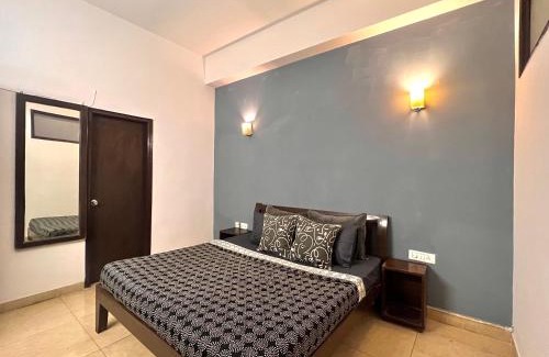 Gurugram Hotel | cozy room with attach washroom on rajiv chowk