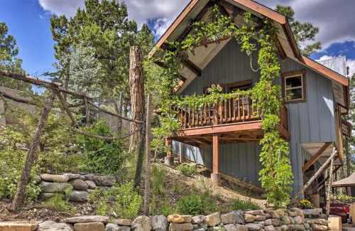 Ruidoso House | Cozy Ruidoso Cottage with Deck - 10 Min to Village!