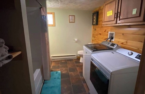 Meyersdale Cabin | Cozy Rustic Cabin in the county!