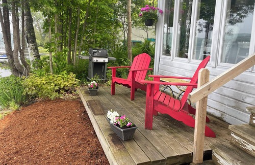 Cabot Cottage | Cozy Rustic Cottage on the Lake.