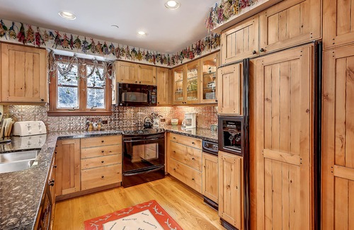 Beaver Creek House | Cozy, Rustic Townhouse, With Wood Burning Fireplace and On-site Hot Tubs