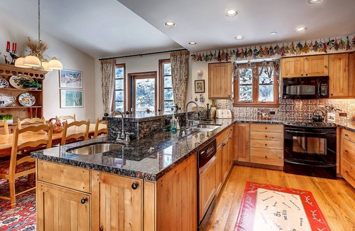 Beaver Creek House | Cozy, Rustic Townhouse, With Wood Burning Fireplace and On-site Hot Tubs