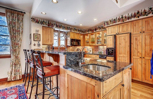 Beaver Creek House | Cozy, Rustic Townhouse, With Wood Burning Fireplace and On-site Hot Tubs