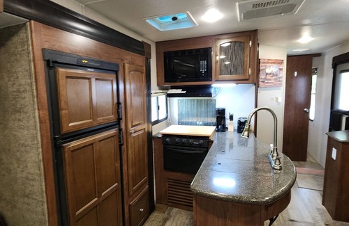 Smith House | Cozy RV on Clinch River with AC, WiFi, Fire pit