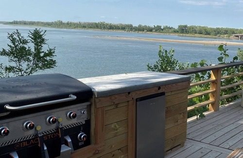 Newcastle House | Cozy RV with Expansive River Views