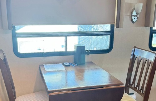 Palmetto House | Cozy RV with WiFi, Wood Deck w/awning in marvelous Palmetto