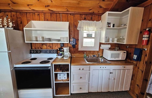 Oscoda Cottage | Cozy Sandpiper Cottage on Great Lake Huron