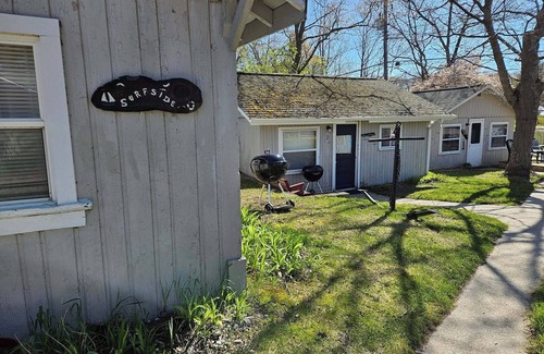 Oscoda Cottage | Cozy Sandpiper Cottage on Great Lake Huron