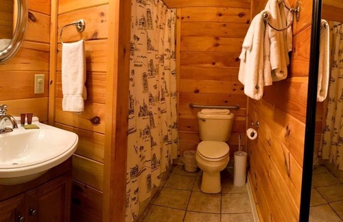 Valley Head House | Cozy Secluded Wooden Cabin in Monterville, West Virginia