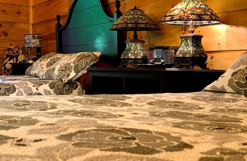 Valley Head House | Cozy Secluded Wooden Cabin in Monterville, West Virginia