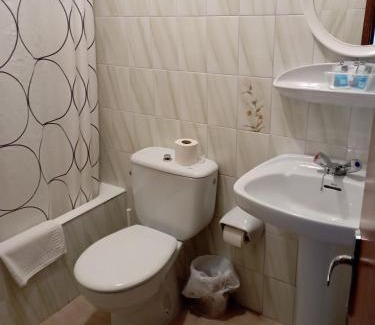 Luarca House | Cozy single room with shared bathroom