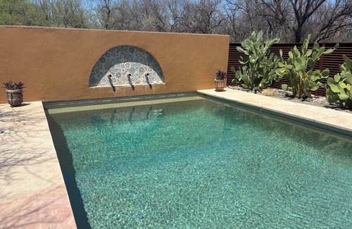 Tubac House | Cozy Southwest Custom Burnt-Adobe Brick Hacienda 3 bd 2 ba in Tubac with pool