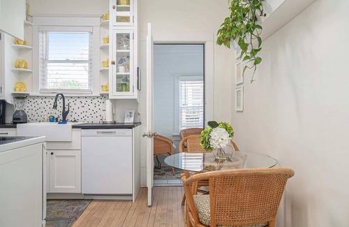 Dundee-Happy Hollow Historic District Apartment | Cozy Spot w/a Private Hot Tub, Near Attractions!