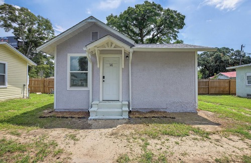 South Pensacola Cottage | Cozy Stay and Modern Comforts