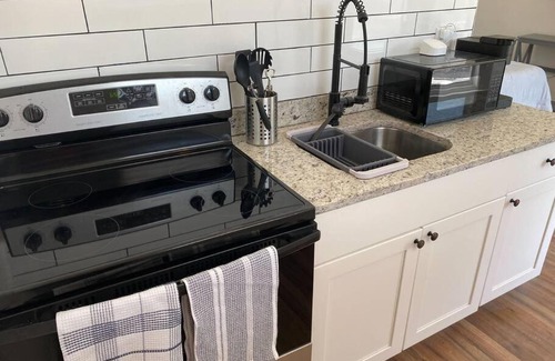 Ybor City Apartment | Cozy Studio Apartment in Tampa with Parking