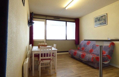 Arette Apartment | Cozy studio for 4 with direct slopes access in Arette