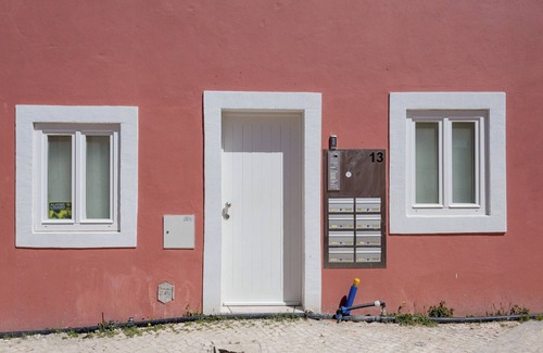 Linda-a-Velha Apartment | Cozy Studio Lisbon | Terrace | AC