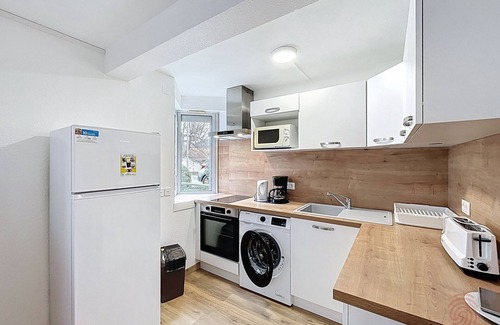 Lamalou-les-Bains Apartment | Cozy Studio with Terrace, Near Thermes & Downtown, Pet Friendly + WiFi, Lamalou-les-Bains