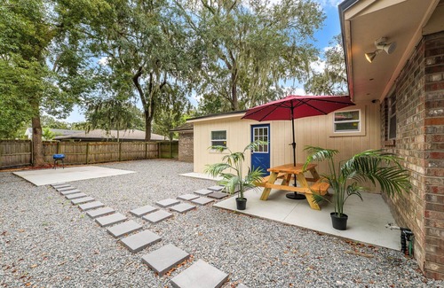Southside Apartment | Cozy Studio with private entrance