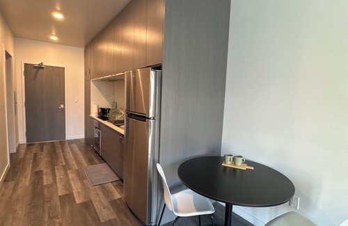 Midtown Sacramento Apartment | Cozy studio with WiFi, AC, fitness room in lovely midtown of Sacramento.