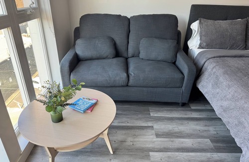 Midtown Sacramento Apartment | Cozy studio with WiFi, AC, fitness room in lovely midtown of Sacramento.