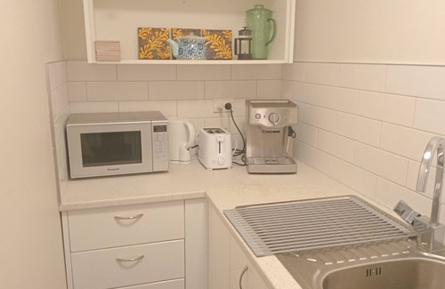 Maungaraki Apartment | Cozy studio with WiFi in delightful Maungaraki