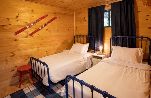 Intervale Cabin | Cozy & Stylish Cabin close to ski mountains, hiking, downtown & more!