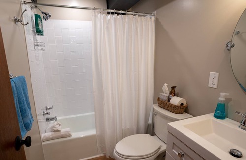 Intervale Cabin | Cozy & Stylish Cabin close to ski mountains, hiking, downtown & more!