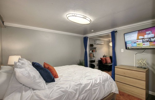 Arden-Arcade Apartment | Cozy & Stylish Guest Suite- Centrally Located!