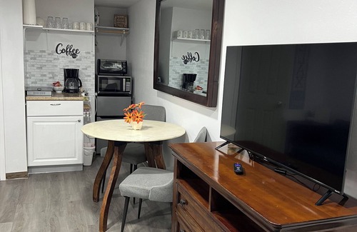 McAllen Apartment | Cozy Suite *Excellent location* FREE Wi-fi/Netflix