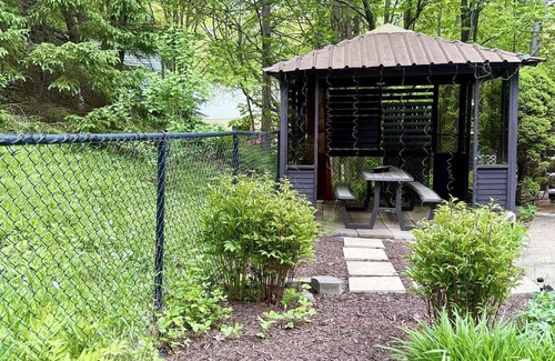 Sainte-Adele House | Cozy, Sunlit Family Retreat in Sainte-Adèle – Near Ski, Trails & Spa!