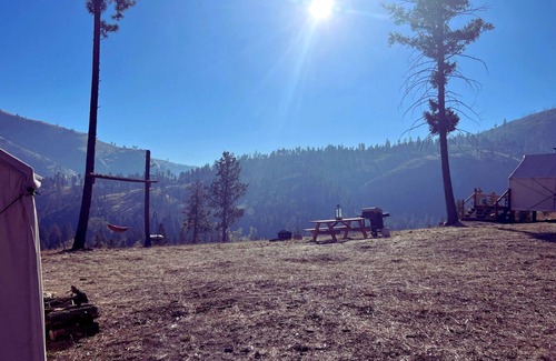 Conner RV Rental | Cozy Tented Cabin with Stunning Sights in Conner, Montana