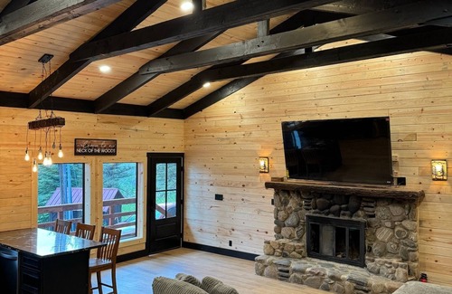 Island Park Cabin | Cozy Timber Cabin 13 miles to Yellowstone National Park!