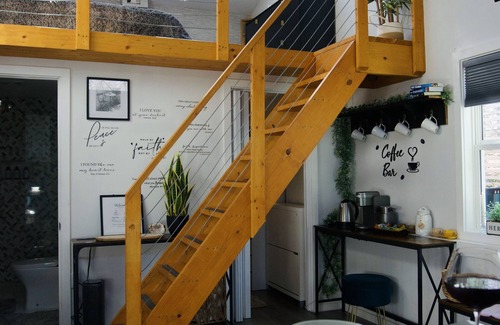 Athens Apartment | Cozy tiny house 10 min. from UGA.