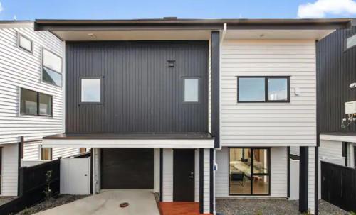 Auckland Bed & Breakfast | Cozy Top-Floor Stay with Private Bathrooms & Free Parking