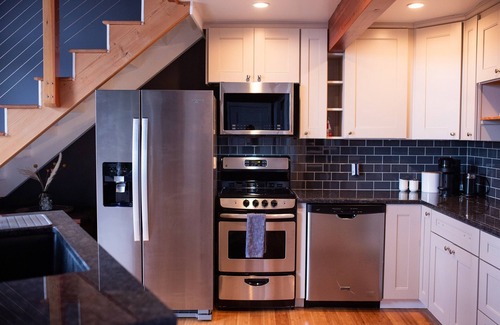 Lummi Island Cabin | Cozy Treetop Cabin *Hot Tub*