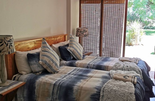 Bloemfontein Bed & Breakfast | Cozy triple room with king sized bed and single bed, near Bloemfontein